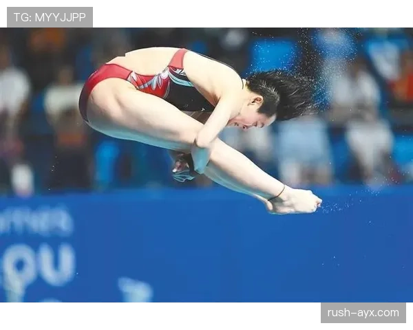 陈艺文训练完直接啃鸡腿？这反差谁懂啊